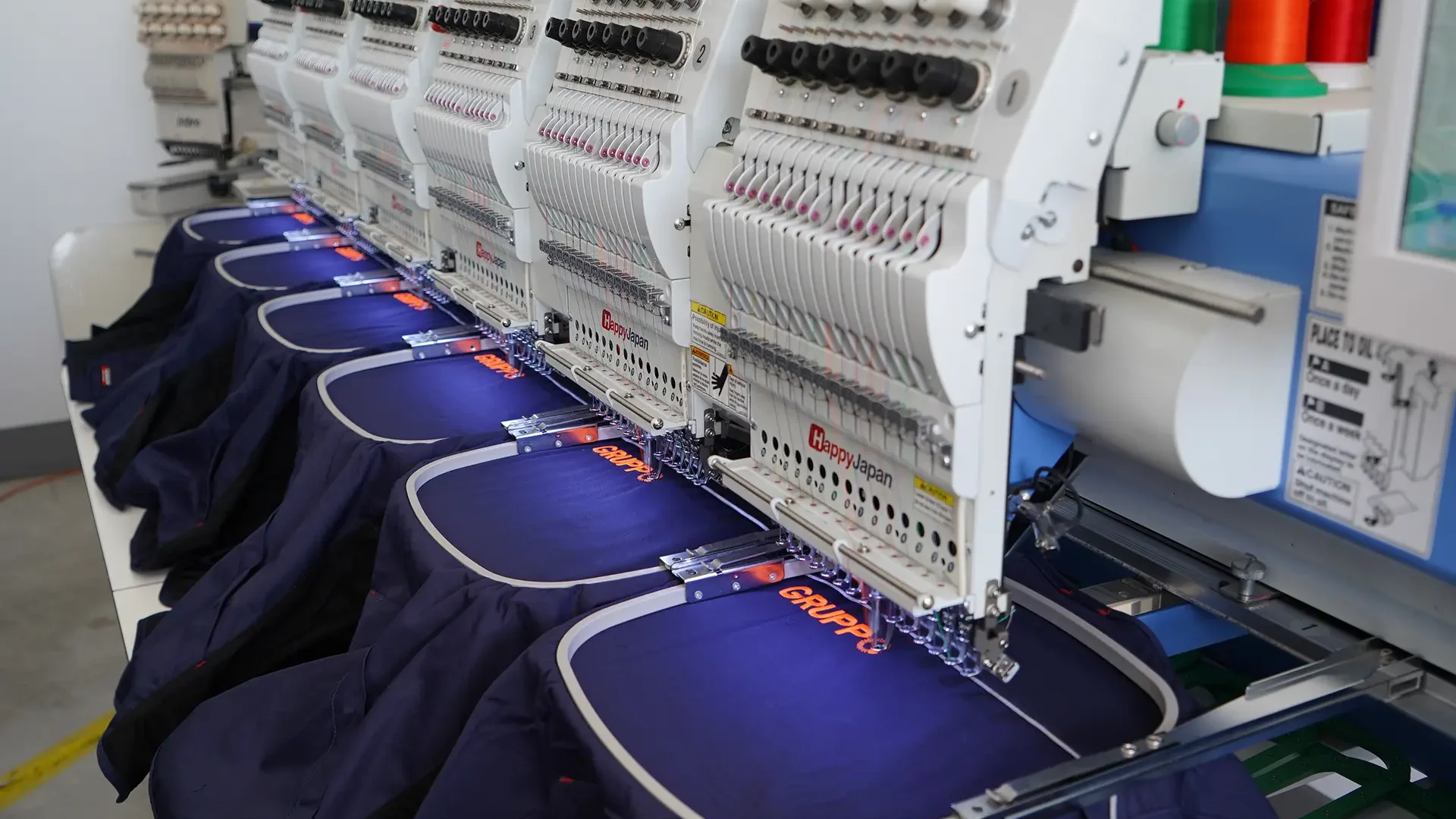 Ricamificio, macchine a lavoro